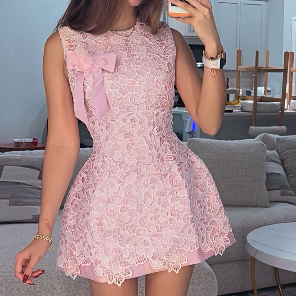 Chic Pink Floral Lace Mini Dress